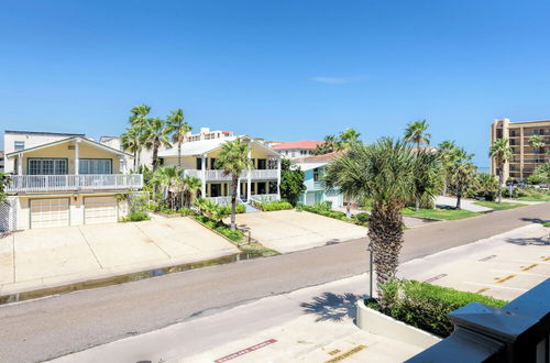 Photo 40 - Courtyard Condo With Pool Only 1/4 Block to Beach