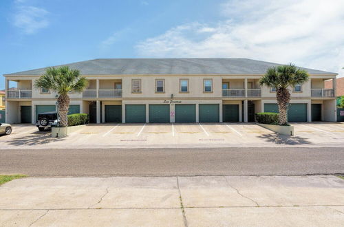 Photo 35 - Courtyard Condo With Pool Only 1/4 Block to Beach