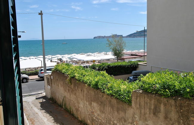 Sea Breeze Seafront Flat - Photo 26