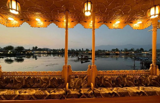 Floating Luxury Group Of Houseboats - Photo 26