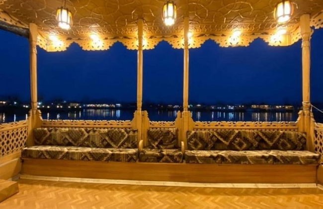 Floating Luxury Group Of Houseboats - Photo 24