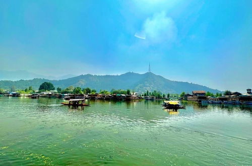 Photo 16 - Floating Luxury Group Of Houseboats