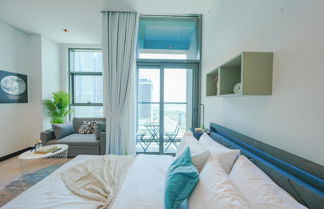 Photo 2 - Yogi - Stylish Loft With Balcony Overlooking City Views