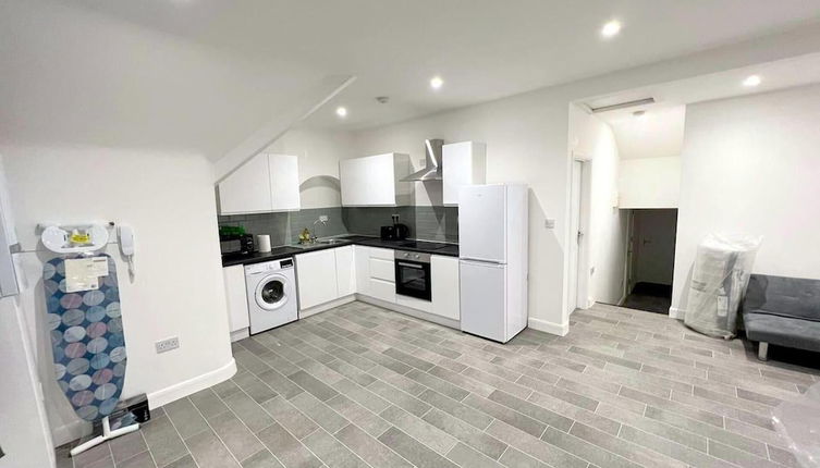 Photo 1 - Spacious 3-bed Apartment in London