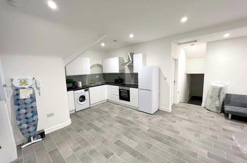 Photo 1 - Spacious 3-bed Apartment in London