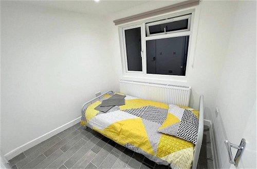 Photo 2 - Spacious 3-bed Apartment in London