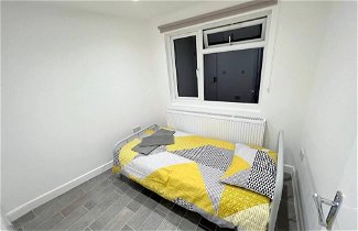 Photo 2 - Spacious 3-bed Apartment in London