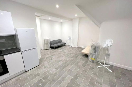 Foto 8 - Spacious 3-bed Apartment in London