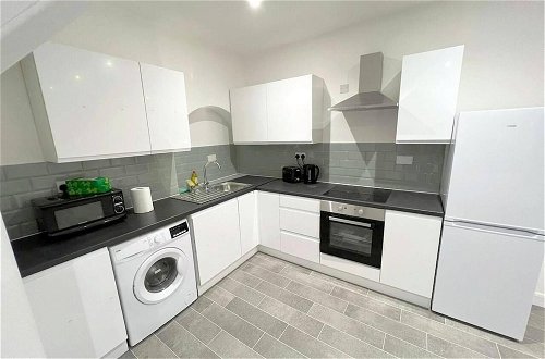 Foto 5 - Spacious 3-bed Apartment in London