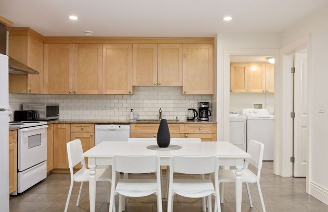 Cozy 2BR BSMT Suite Near Grouse Mt. and Edgemont. - Foto 20