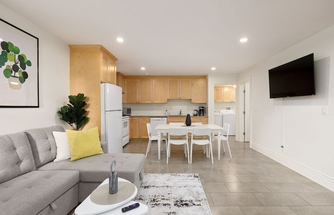 Cozy 2BR BSMT Suite Near Grouse Mt. and Edgemont. - Foto 24