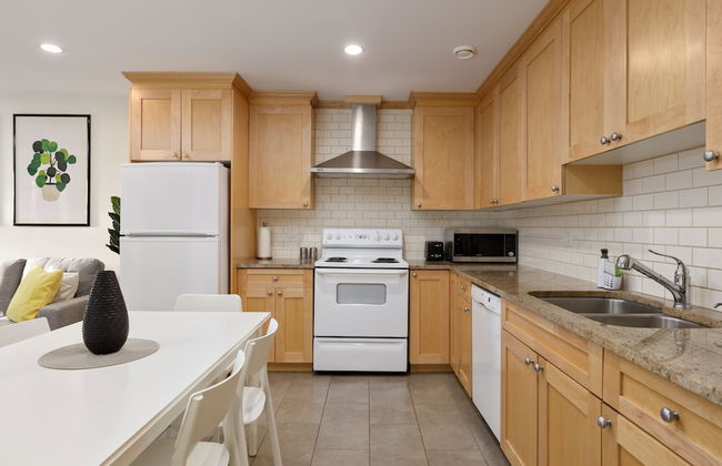 Cozy 2BR BSMT Suite Near Grouse Mt. and Edgemont. - Foto 9