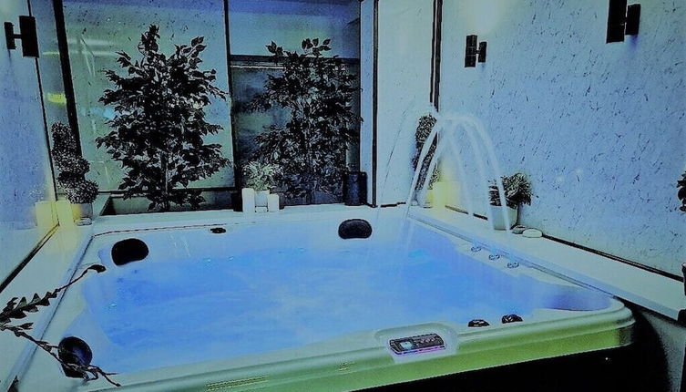 Foto 1 - Luxury 9ine Super Beautiful Jacuzzi Apartment