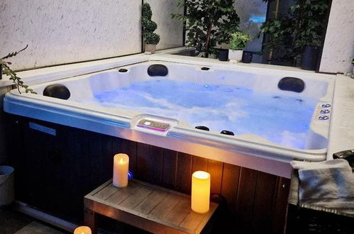 Photo 13 - Super Beautiful Jacuzzi Apartment With Balcony