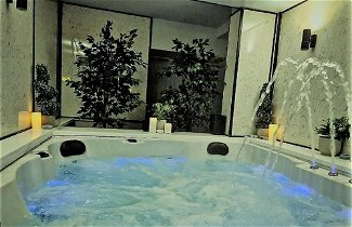 Foto 1 - Super Beautiful Jacuzzi Apartment With Balcony