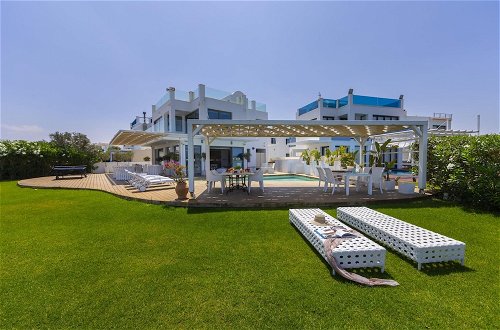 Foto 7 - Beachfront Dream Villa