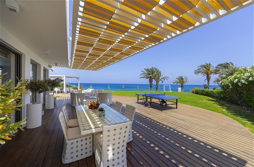 Foto 46 - Beachfront Dream Villa