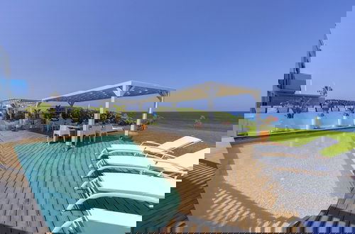 Foto 22 - Beachfront Dream Villa