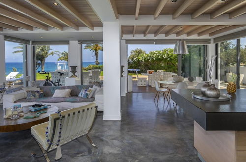 Foto 39 - Beachfront Dream Villa