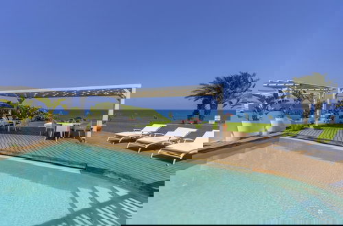 Foto 25 - Beachfront Dream Villa