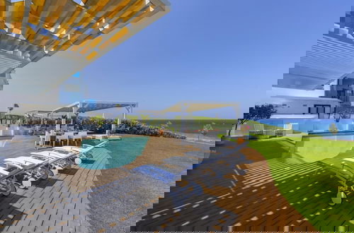 Foto 21 - Beachfront Dream Villa