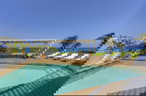 Foto 16 - Beachfront Dream Villa