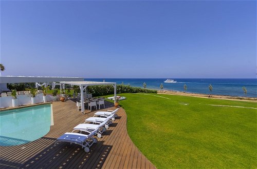Photo 50 - Beachfront Dream Villa