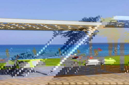 Foto 29 - Beachfront Dream Villa