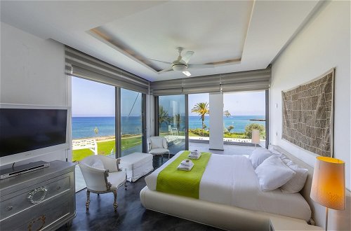 Foto 41 - Beachfront Dream Villa