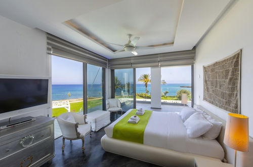Foto 41 - Beachfront Dream Villa