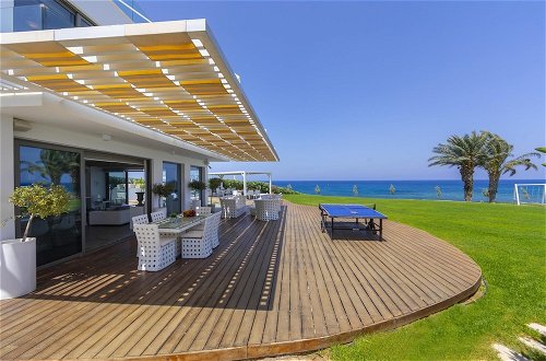 Photo 45 - Beachfront Dream Villa