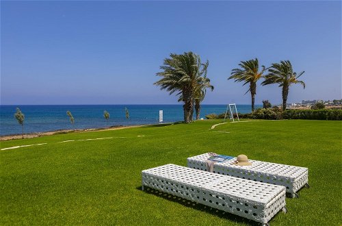 Foto 14 - Beachfront Dream Villa