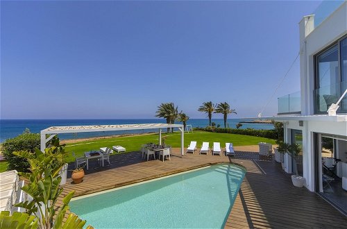 Photo 1 - Beachfront Dream Villa