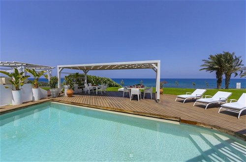 Foto 48 - Beachfront Dream Villa