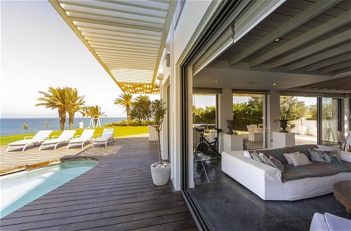 Photo 62 - Beachfront Dream Villa