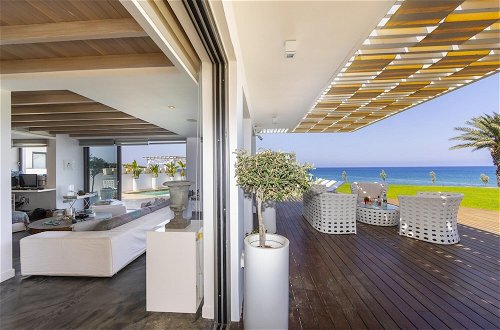 Photo 63 - Beachfront Dream Villa