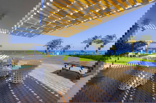 Foto 18 - Beachfront Dream Villa
