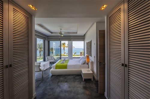 Foto 66 - Beachfront Dream Villa