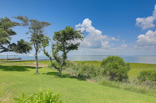 Photo 10 - Waterfront Vacation Rental Home on Newport River