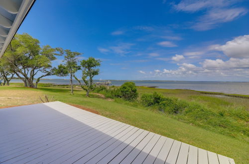 Photo 2 - Waterfront Vacation Rental Home on Newport River