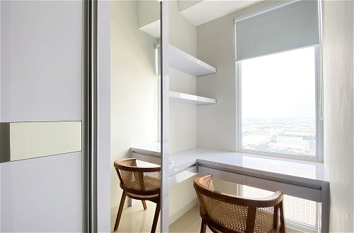 Photo 7 - Modern Look And Comfy 2Br Vasanta Innopark Apartment