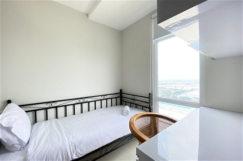 Photo 8 - Modern Look And Comfy 2Br Vasanta Innopark Apartment