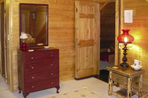 Foto 4 - Cozy Immaculate Cabin - A Peaceful Retreat