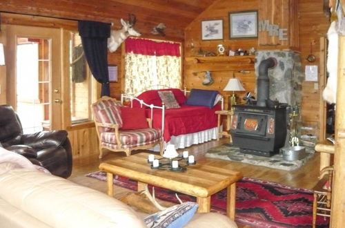 Photo 10 - Cozy Immaculate Cabin - A Peaceful Retreat