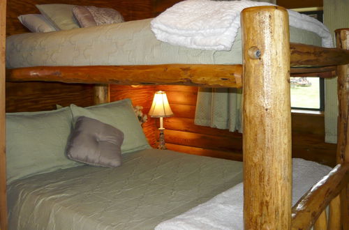 Photo 12 - Cozy Immaculate Cabin - A Peaceful Retreat