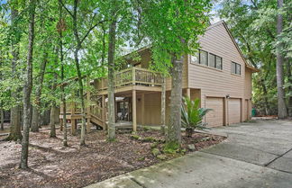 Photo 2 - Cozy Woodlands Townhome w/ Deck Near Market Street