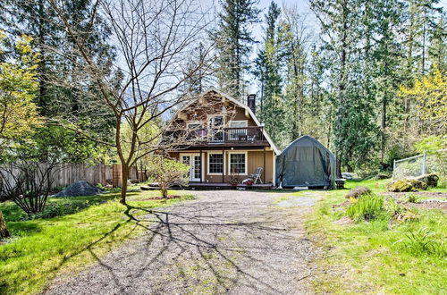 Foto 34 - Owls Nest - Cozy Cabin w/ Hot Tub & Fireplace