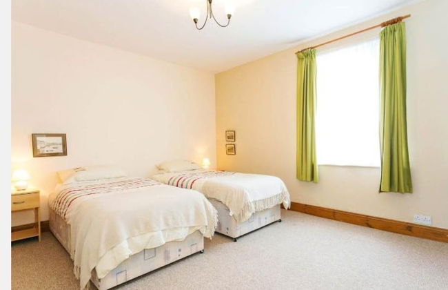 2-bed 2- Bath Cottage Half Price Monthly Booking - Photo 1