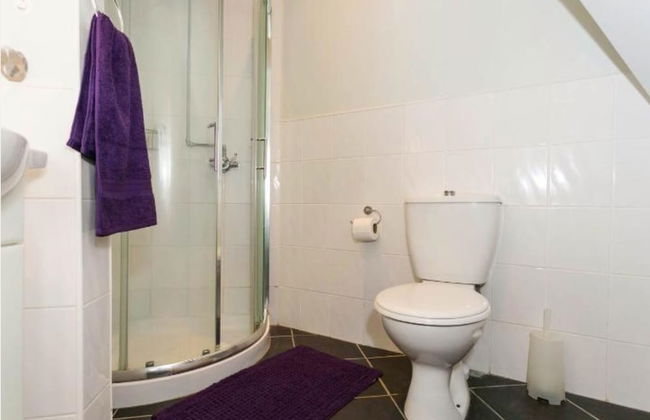 2-bed 2- Bath Cottage Half Price Monthly Booking - Photo 9