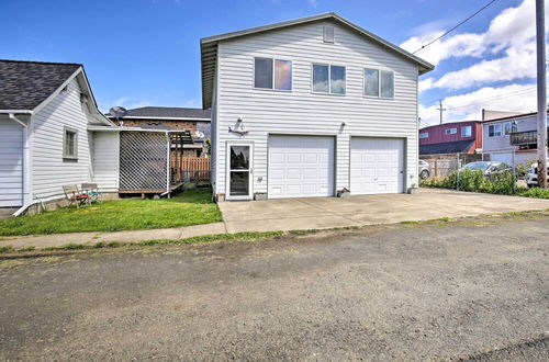 Photo 11 - Waldport Townhome w/ Dog Run on Alsea Bay